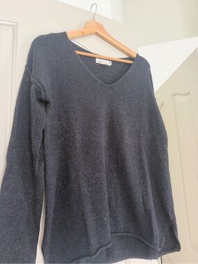 H&M Women's V-Neck Black Knit Sweater